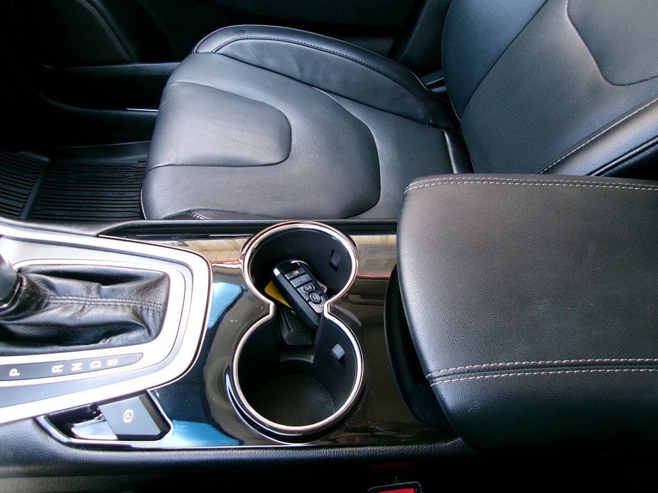 2017 Ford Edge — photo 16 of 23