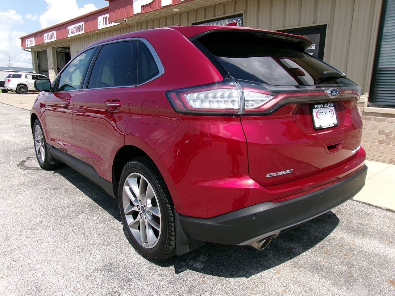 2017 Ford Edge — photo 7 of 23